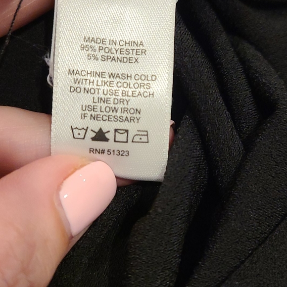 Cece black sleeveless top with cut out top - Picture 6 of 6